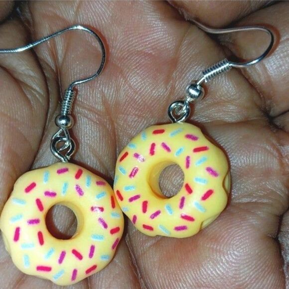 Hand crafted doughnut dangle earrings - Picture 5 of 5